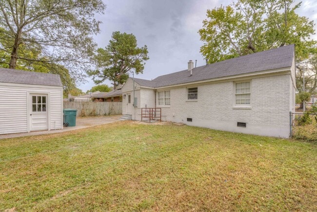 Building Photo - Charming 3-Bedroom Home with Modern Upgrades and Spacious Backyard in a Peaceful Neighborhood