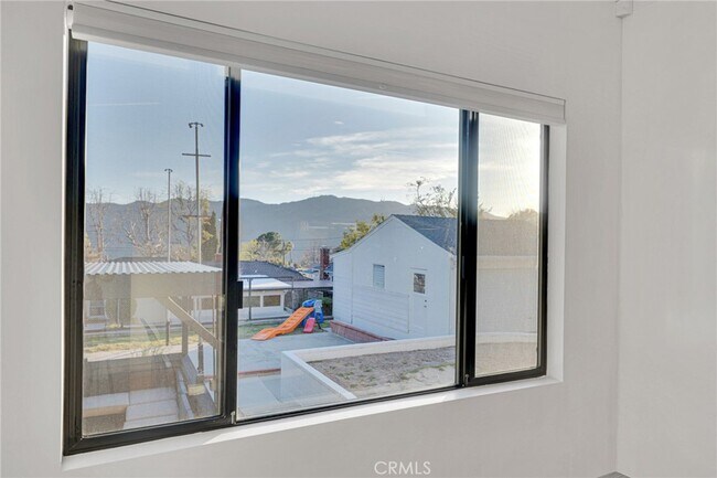 Building Photo - 2712 Henrietta Ave