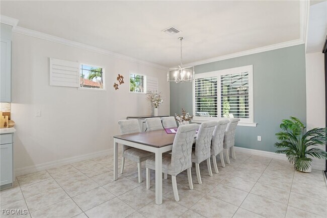 Building Photo - 11012 Castlereagh St