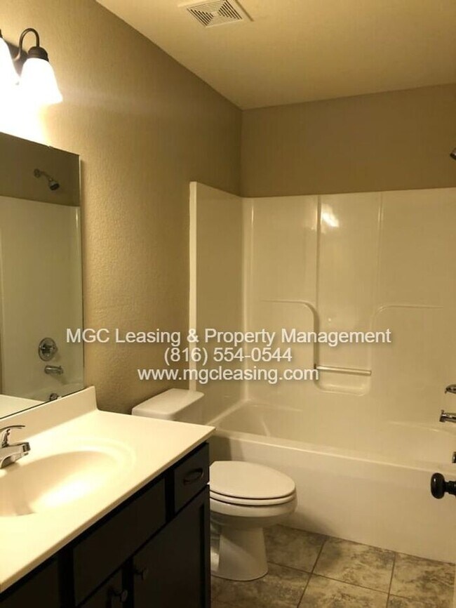 Building Photo - EAGLE CREEK LUXURY TOWNHOME READY NOW