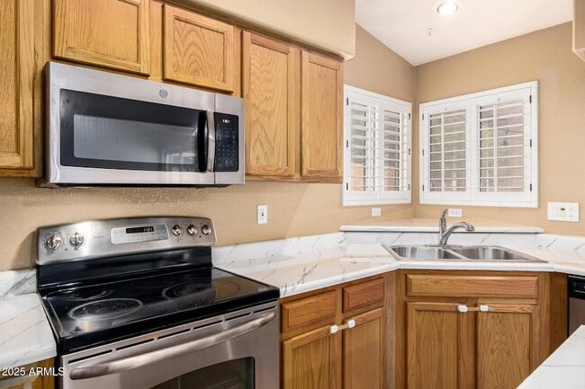 Building Photo - 15221 N 87th Dr