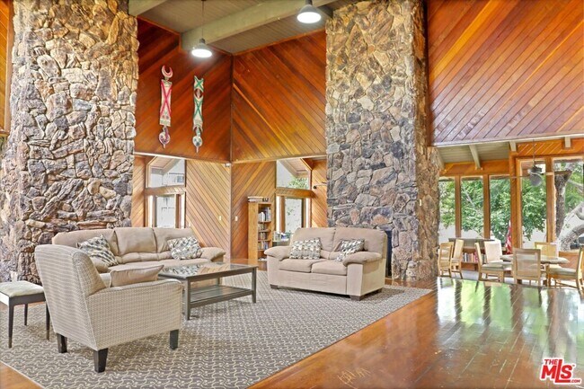 Building Photo - 4845 Maytime Ln