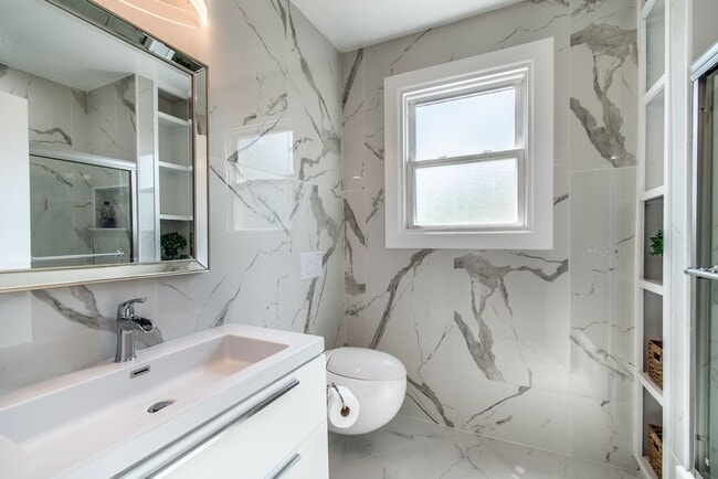 Building Photo - Ready for move in