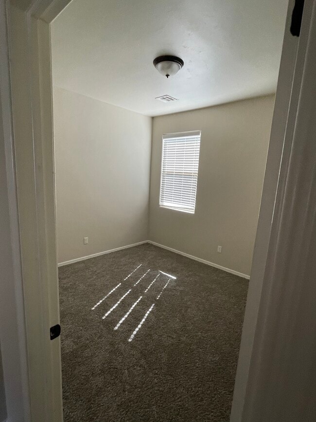 Building Photo - 3933 Agua Duro Dr