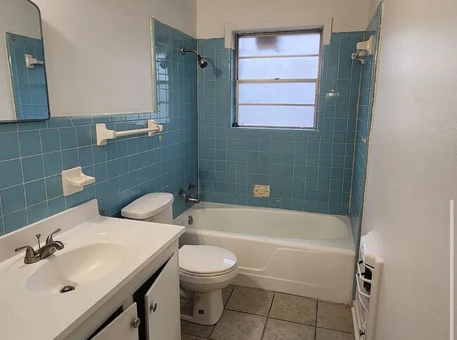 Building Photo - 2431 Highland Ave