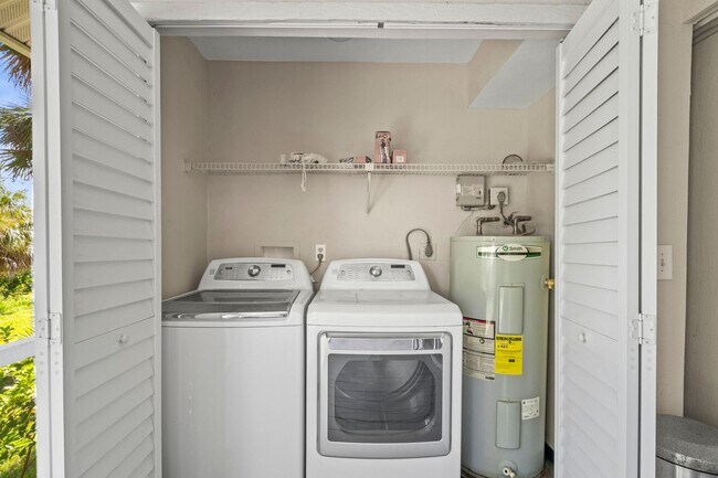 Building Photo - Beautifully updated 2-bedroom, 1.5-bathroo...