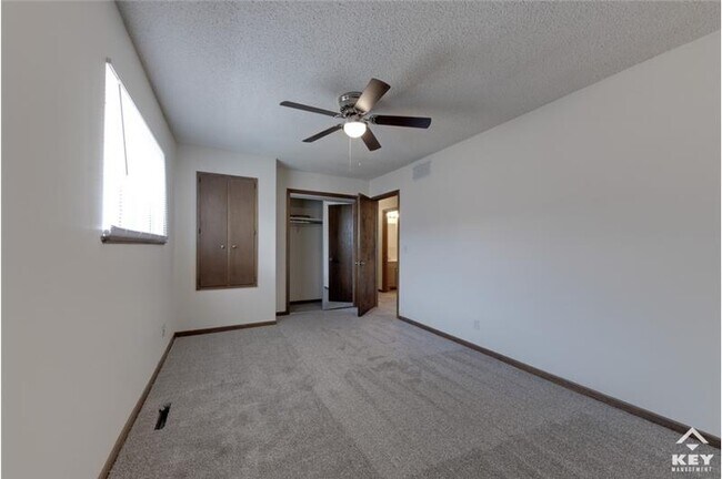 Building Photo - 1321 N Sheridan St