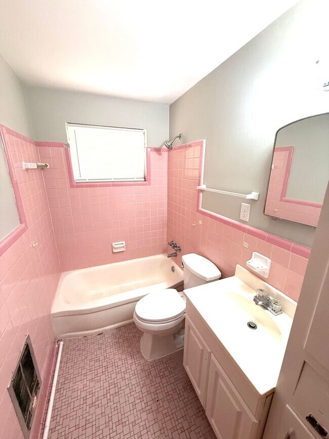Building Photo - 3314 Bedford Ln