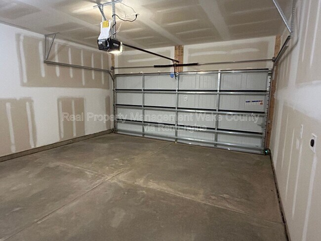 Building Photo - 2795 Cassius Dr