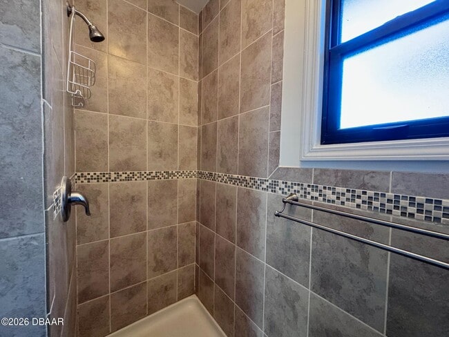 Building Photo - 436 N Grandview Ave