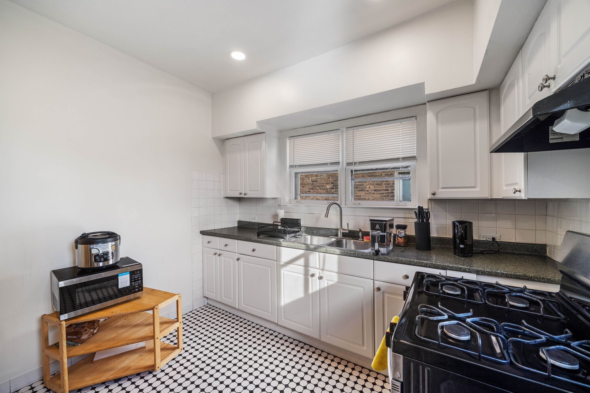 Building Photo - 1118 Garnett Pl