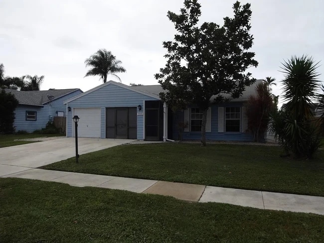 Building Photo - 7915 Blairwood Cir N