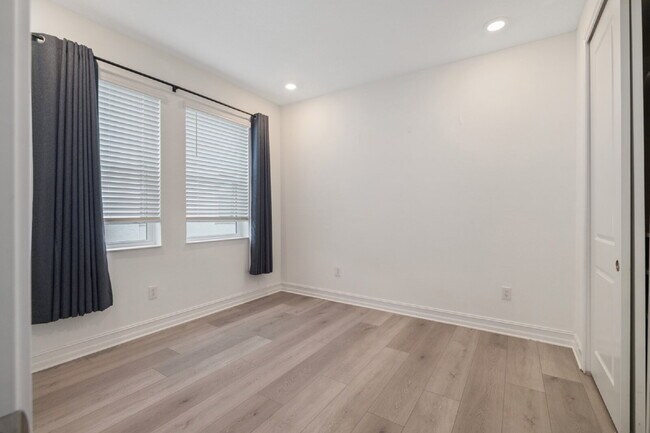 Building Photo - Estancia 3-Bed Retreat in Wesley Chapel wi...