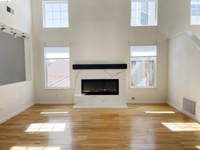 Building Photo - 70 Seabreeze Dr