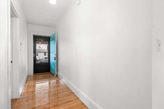 Building Photo - 252 Safford St