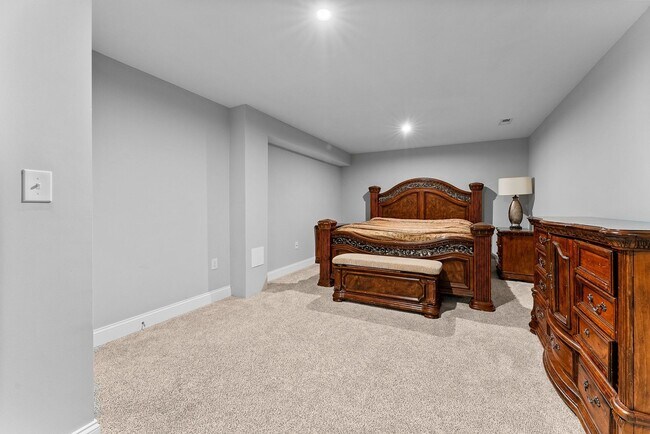 Building Photo - Spacious 5BR House in Beaver