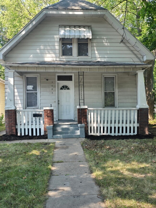 Primary Photo - 1403 N Machin Ave
