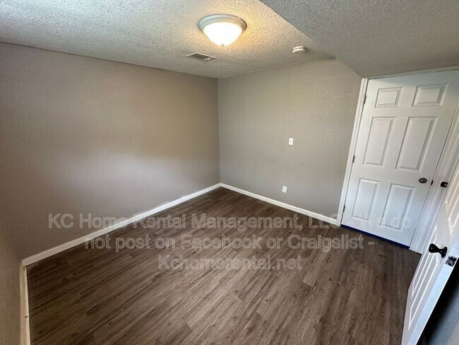 Building Photo - 300 Hill St