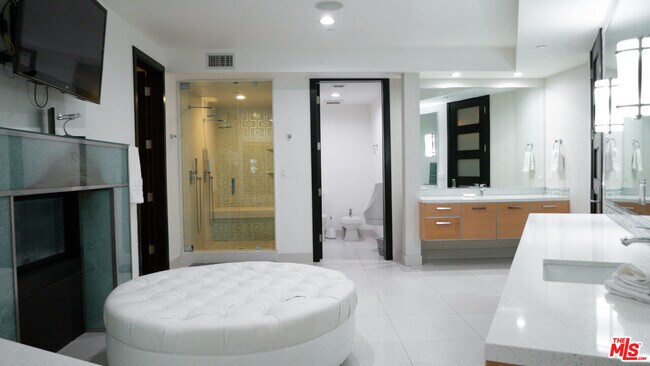 Building Photo - 6425 Weidlake Dr