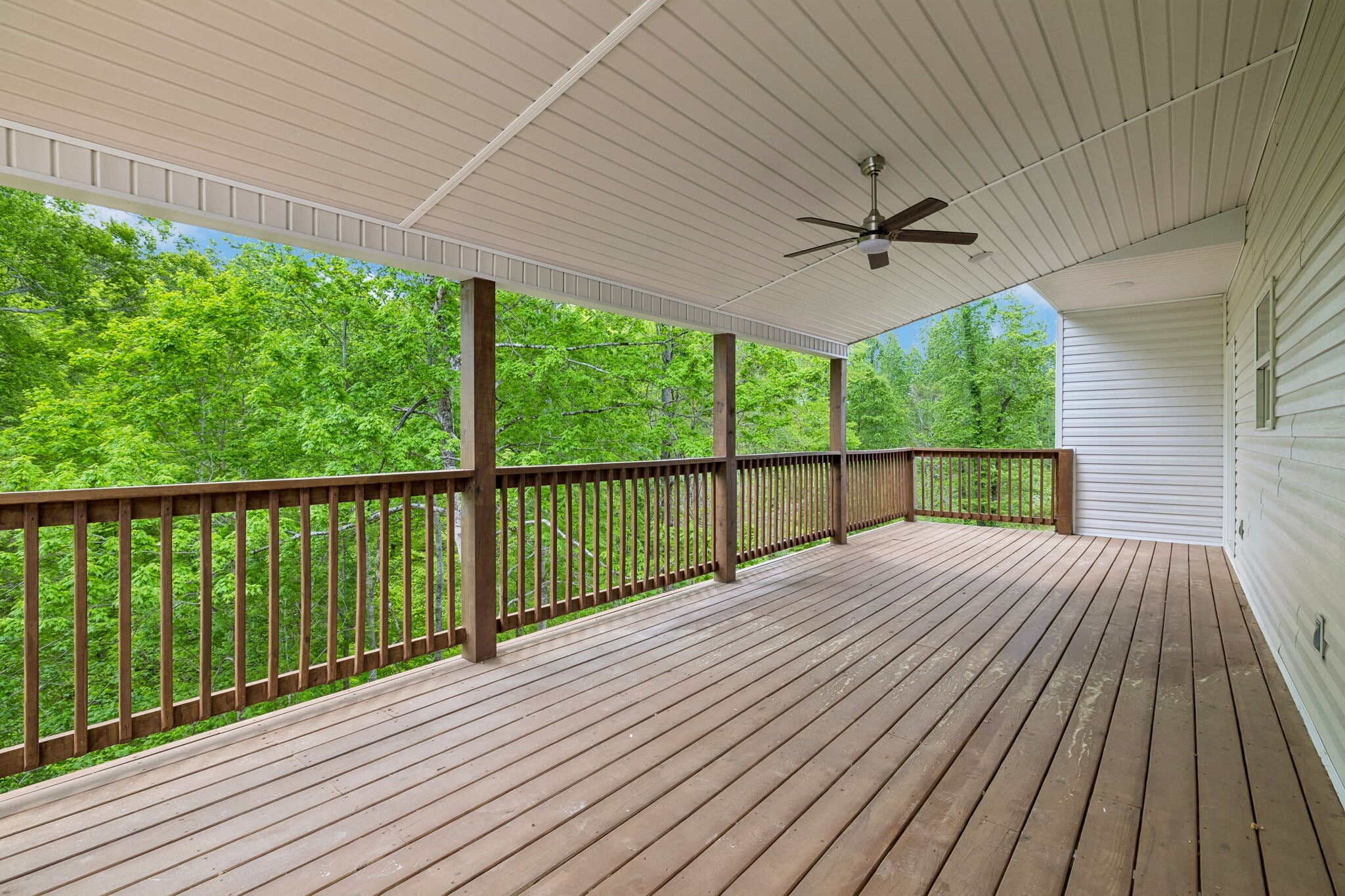 Building Photo - 553 Skyview Dr
