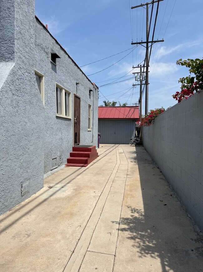 Building Photo - READY TO MOVE IN- MUST SEE - TWO CAR OFF STREET PARKING SPOTS AND UTILITIES PAID