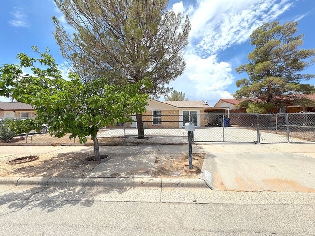 Primary Photo - Northeast El Paso 4bed/3bath Refrig A/C w/...