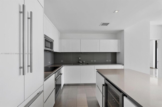 Building Photo - 88 SW 7th St