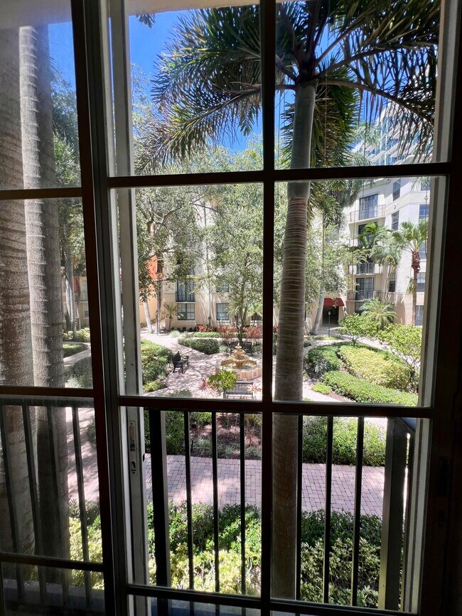 Building Photo - 630 S Sapodilla Ave