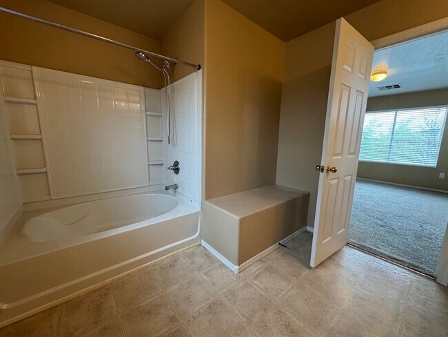 Building Photo - Stylish 3-Bed Home with Loft & Low-Maintenance Backyard in Phoenix