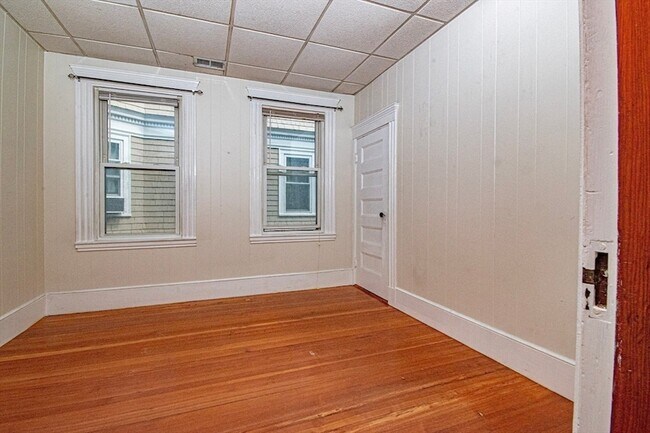 Building Photo - 21 Edison Green