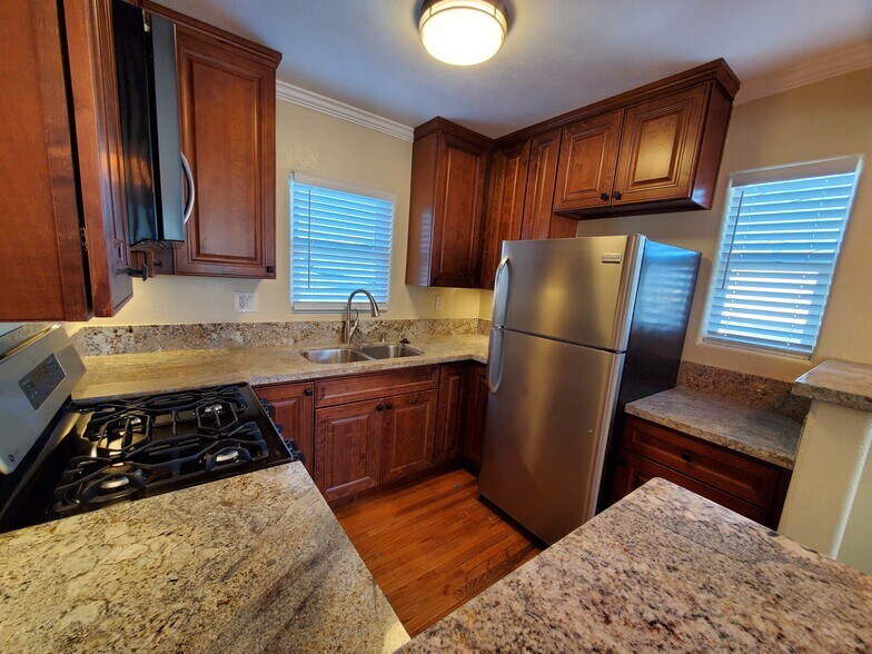 Building Photo - 3549 Highland Ave