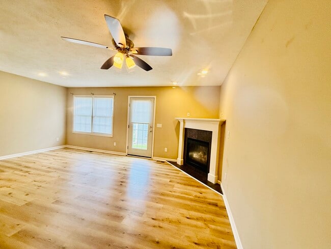 Building Photo - 1112 Ekstam Dr