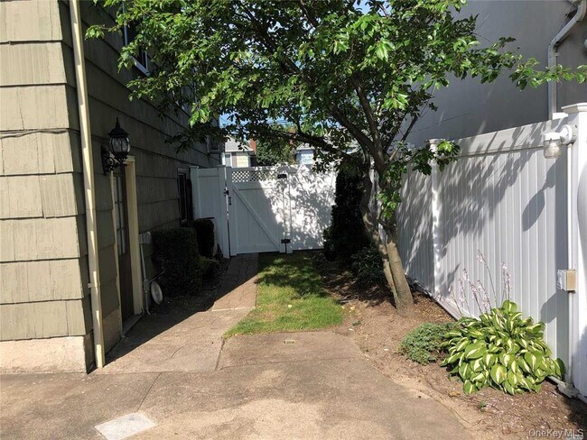 Building Photo - 563 Albemarle Pl