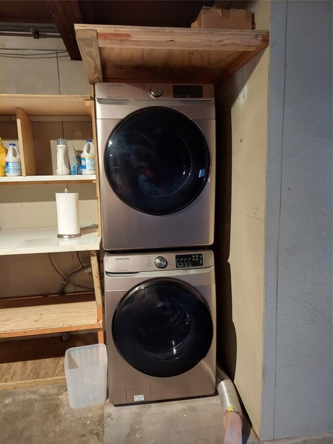 Building Photo - 2821 Eastgrove Ln