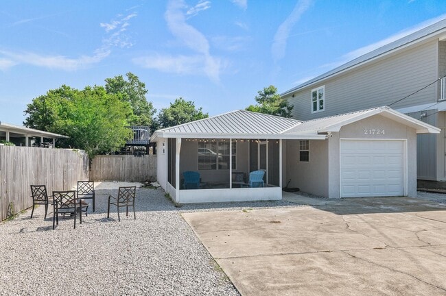 Building Photo - 21724 Sunset Ave