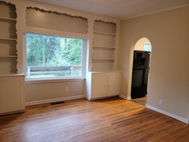 Building Photo - 705 Pearl St