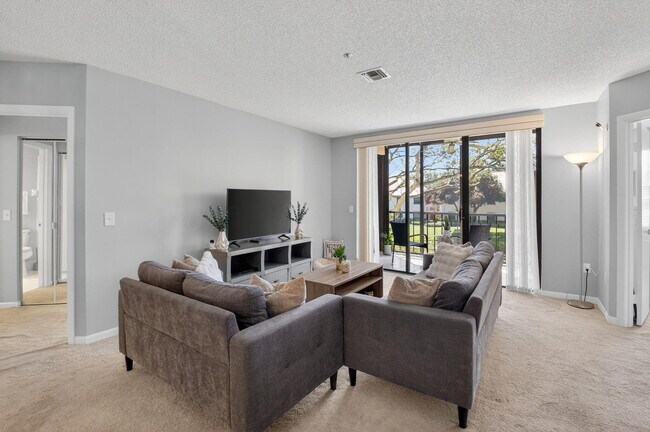Building Photo - 5155 Europa Dr