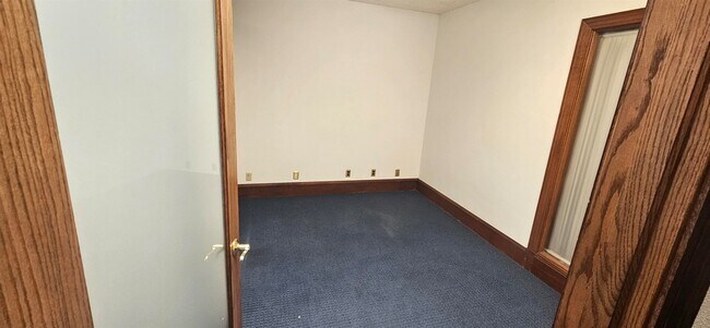 Building Photo - 502 Oak St