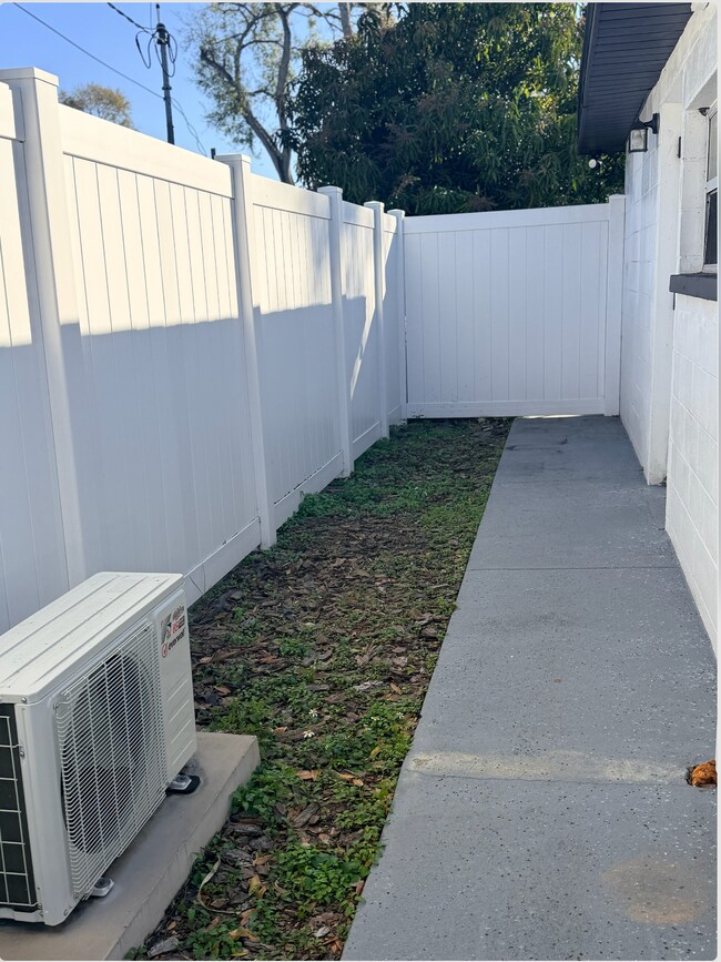 Building Photo - Midtown Studio