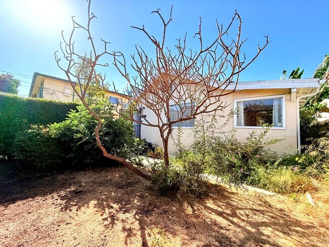 Building Photo - 4447 Lockwood Ave