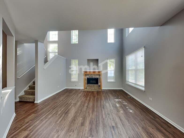 Building Photo - 2923 White Thorn Cir