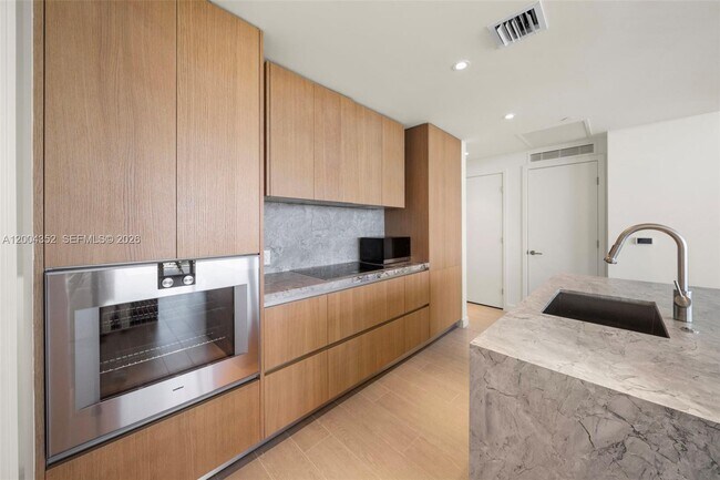 Building Photo - 500 Alton Rd