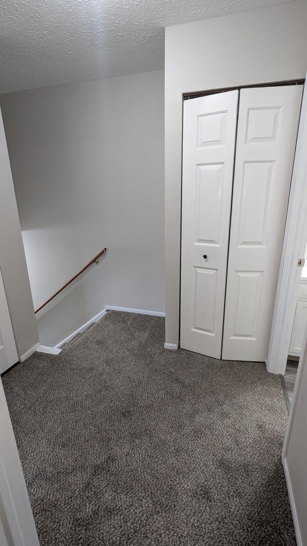 Building Photo - 873 Kerns Dr NE