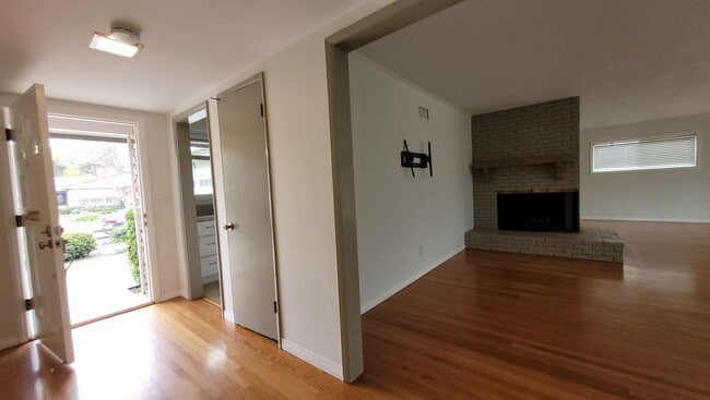 Building Photo - Beautiful Point Loma Single Story Home