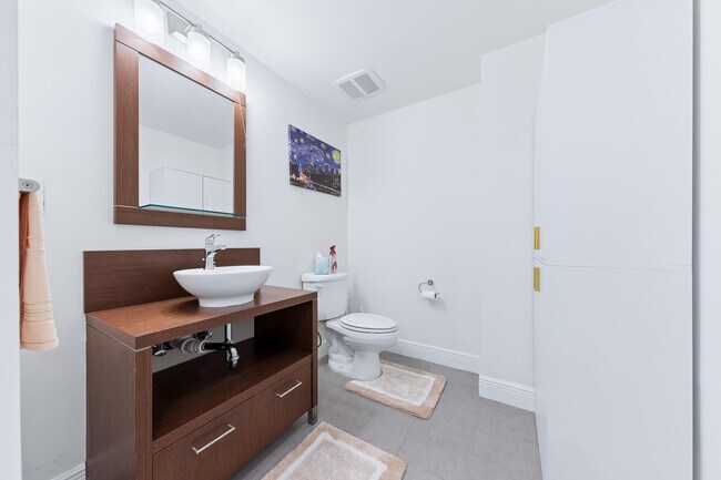 Building Photo - 610 Clematis St