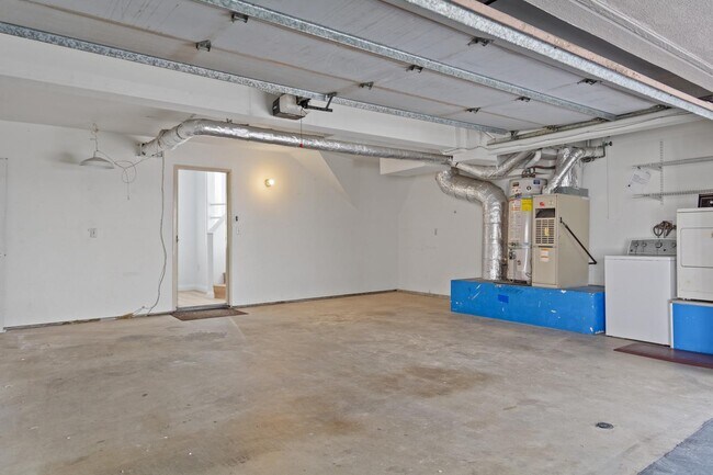 Building Photo - 501 Herondo St