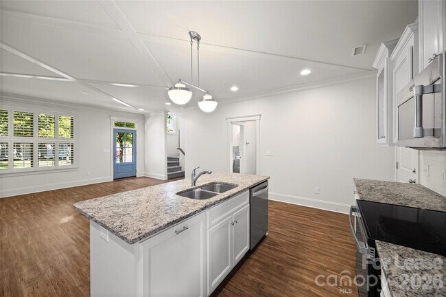Building Photo - 706 Kingsley Way