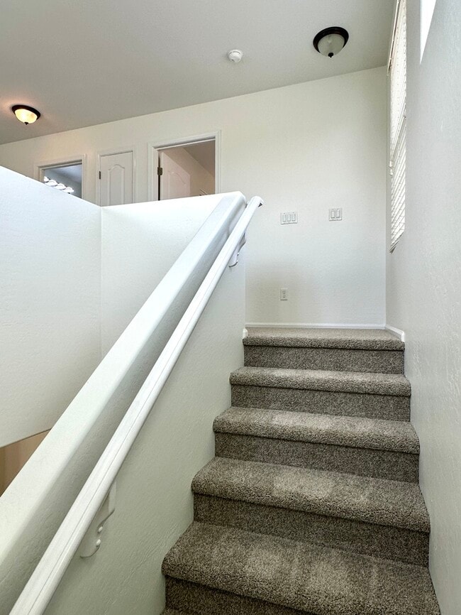 Building Photo - 971 S Deerfield Ln