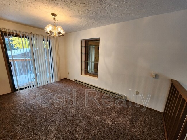 Building Photo - 1533 E 39th Ave