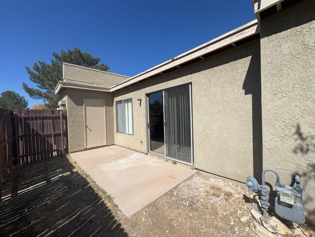 Building Photo - Spacious condo! Includes washer & dryer & ...
